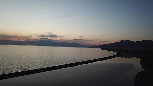 日落中的湖泊4K自然风光视频的预览图