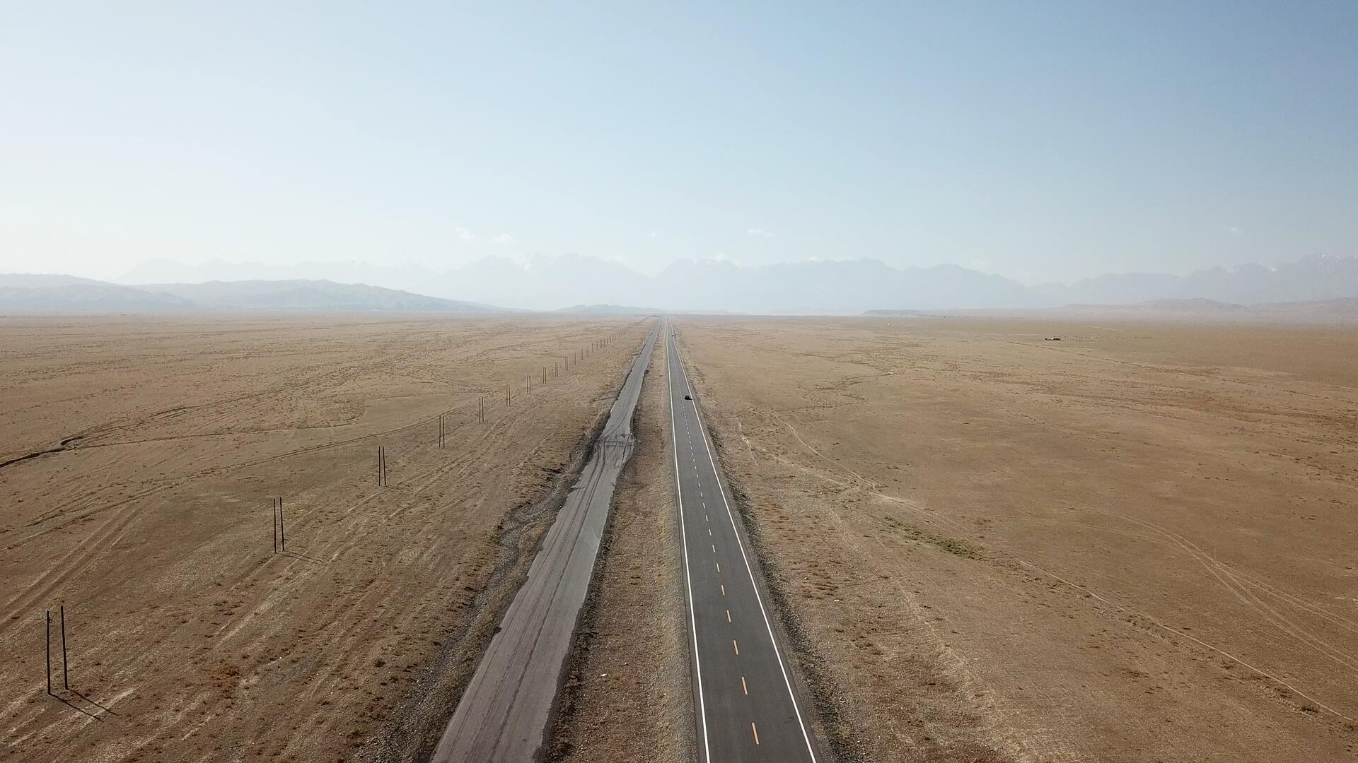 红山大峡谷新疆独库公路4K航拍视频的预览图