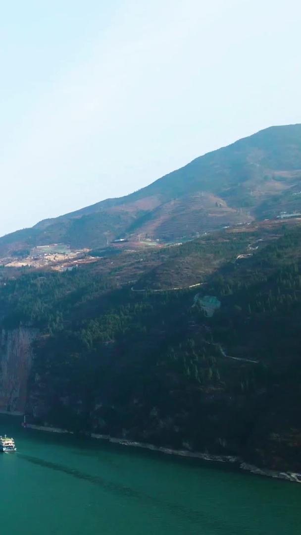 中国长江三峡门航拍风景名胜视频的预览图