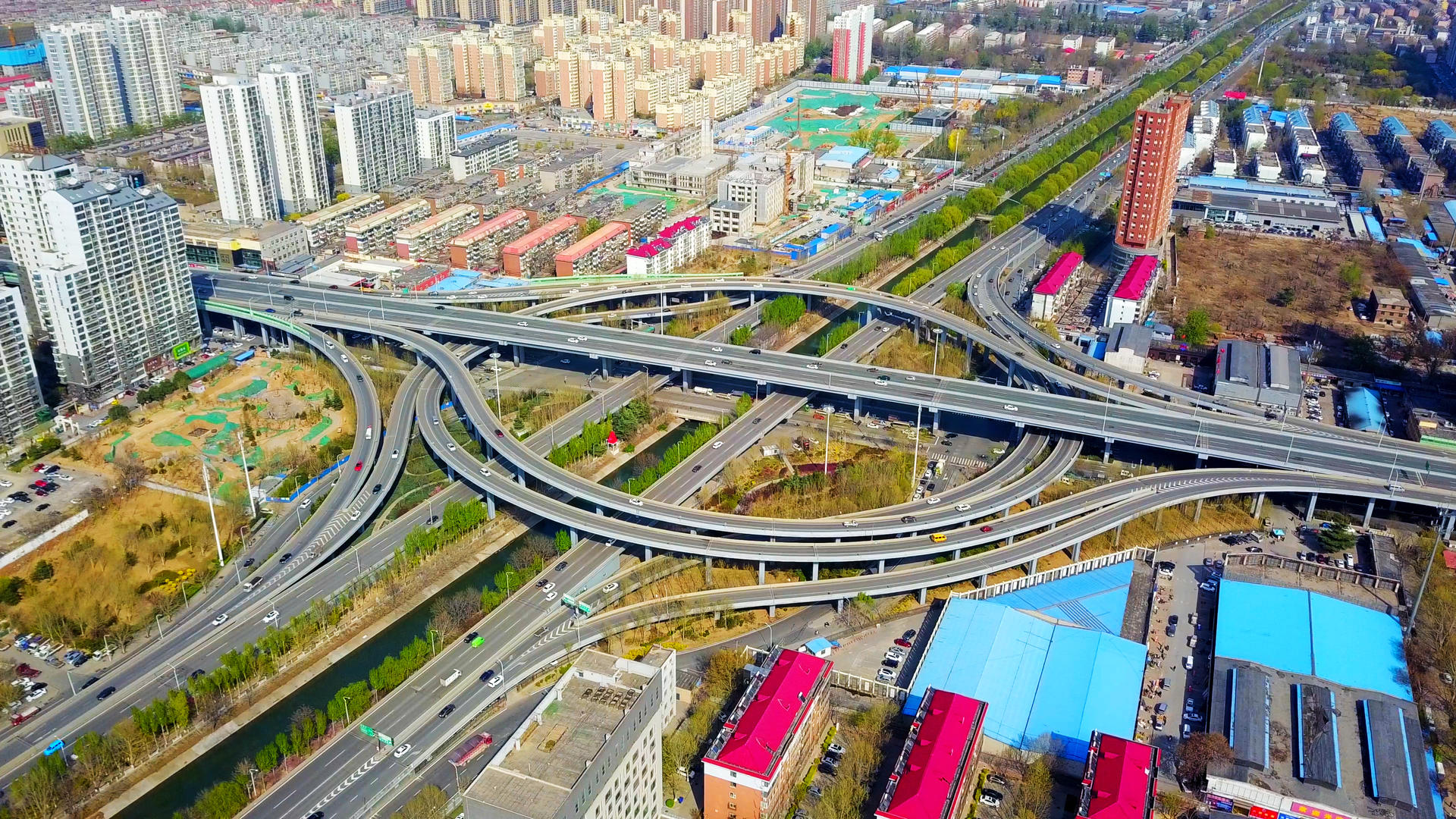 4K大气航拍城市交通高架桥视频的预览图