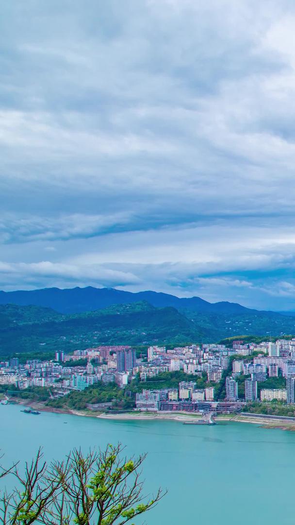 长江城市建筑蓝天白云延时视频的预览图