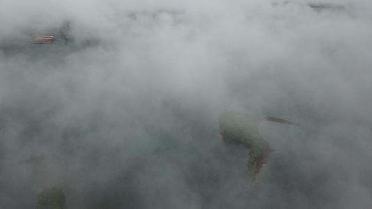 透过云层拍摄千岛湖4K航拍视频的预览图