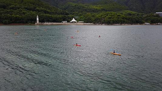 千岛湖上皮划艇4K航拍视频的预览图