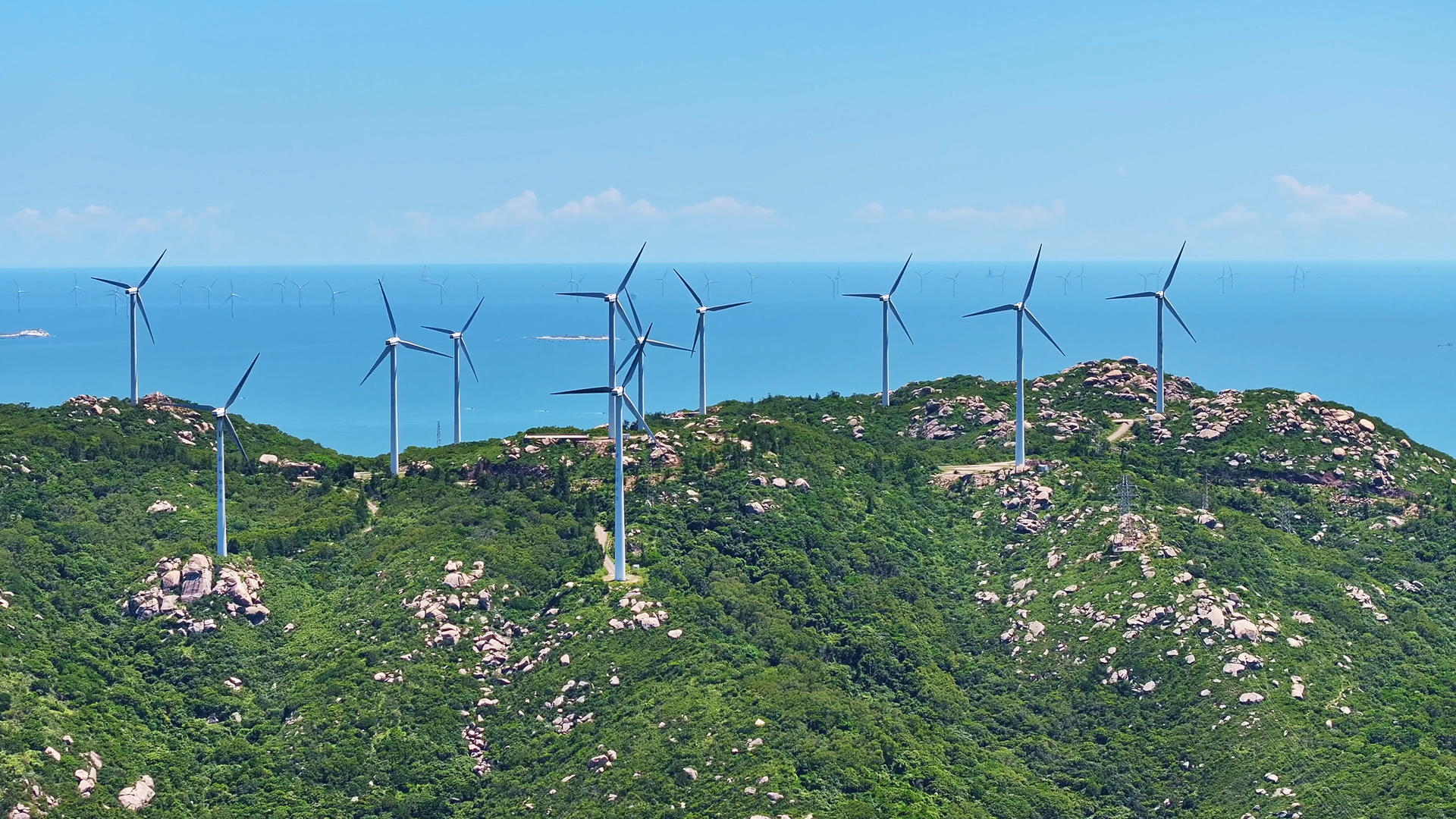 汕头南澳岛山顶4K风力发电机视频的预览图