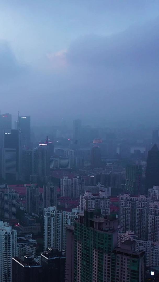 上海在云海下航拍视频的预览图