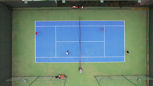 航拍运动比赛健身体育娱乐网球双打现场4k素材视频的预览图
