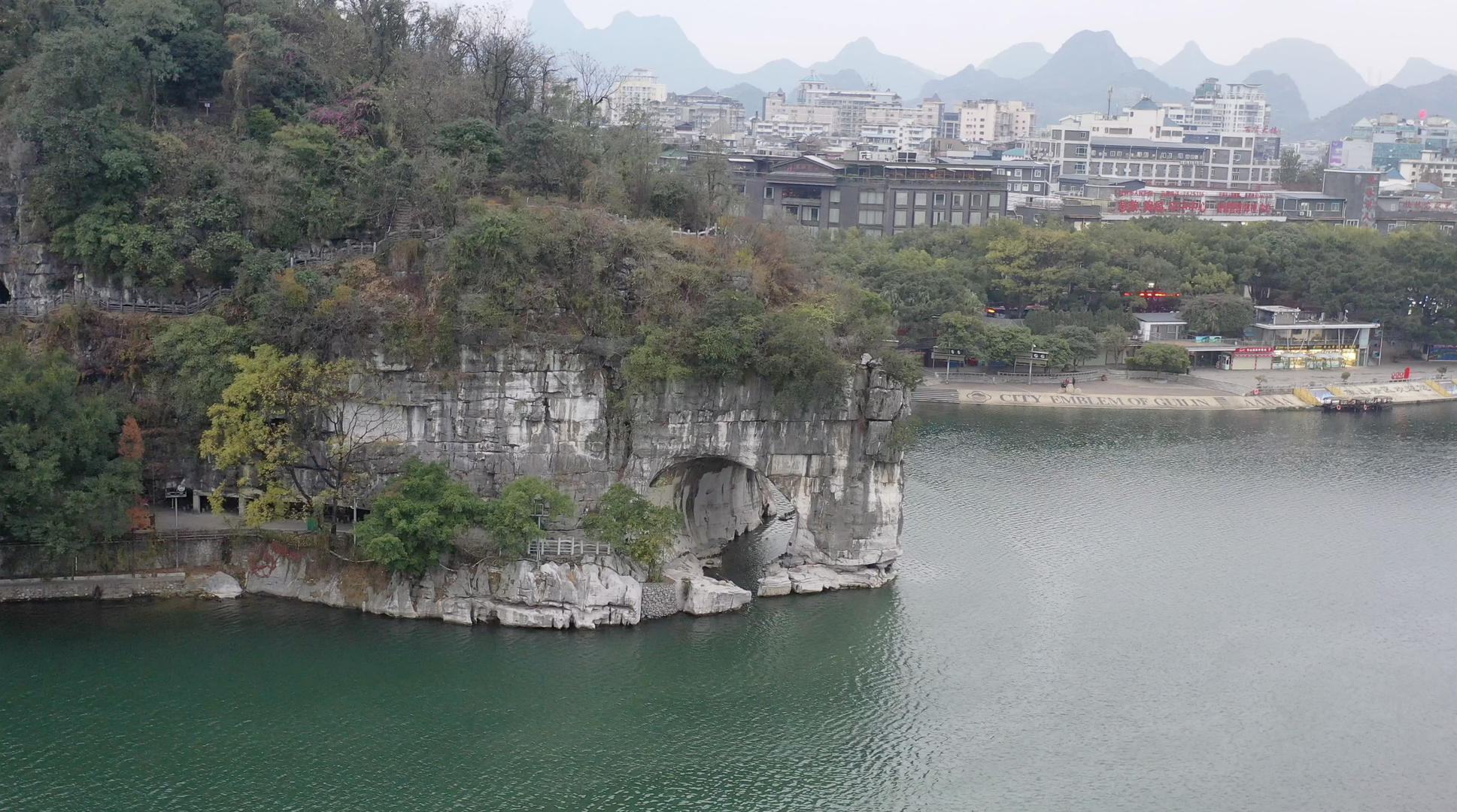 桂林漓江风光象鼻山航拍视频的预览图