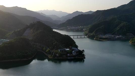 清晨千岛湖上酒店视频的预览图