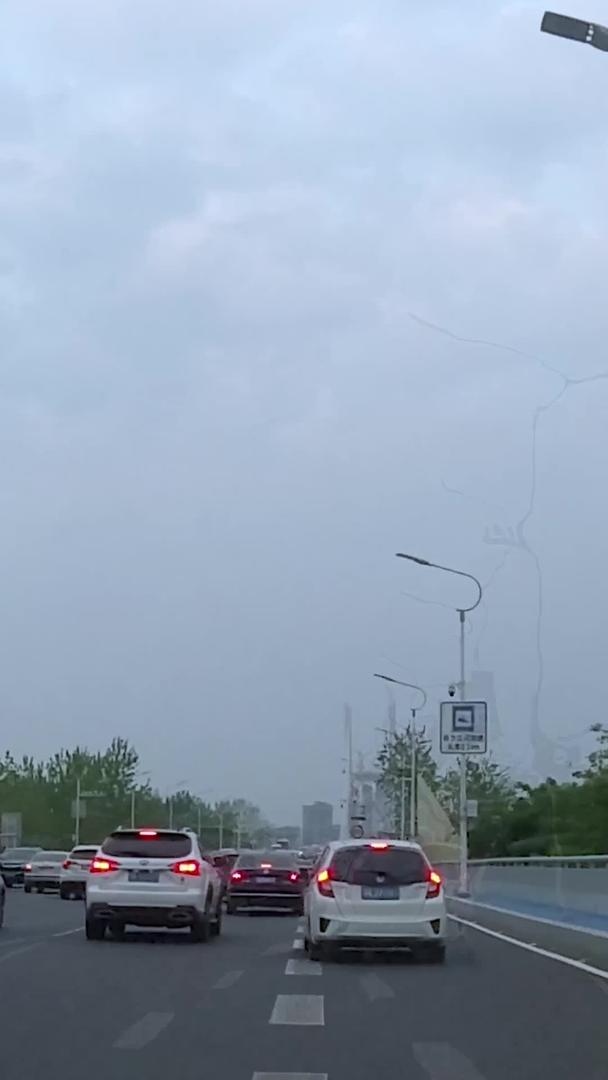 驾驶视角武汉长江二桥和武汉大道延时视频视频的预览图