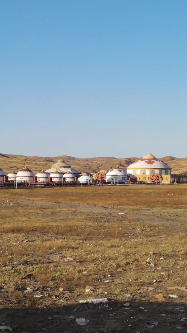 在内蒙古草原上航拍巨型战车蒙古包群视频的预览图