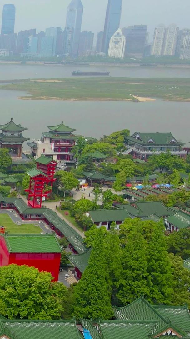 南昌滕王阁航拍历史古建筑视频的预览图