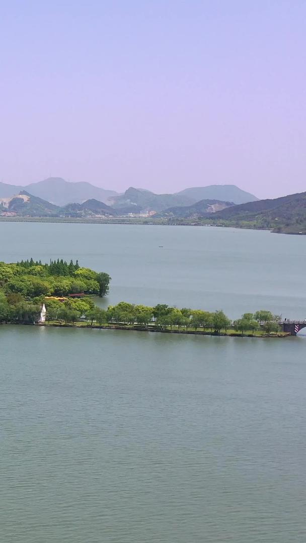 宁波东钱湖风景湖心岛航拍视频视频的预览图