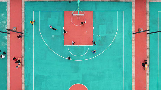 航拍城市校园篮球场比赛运动健身4k素材视频的预览图