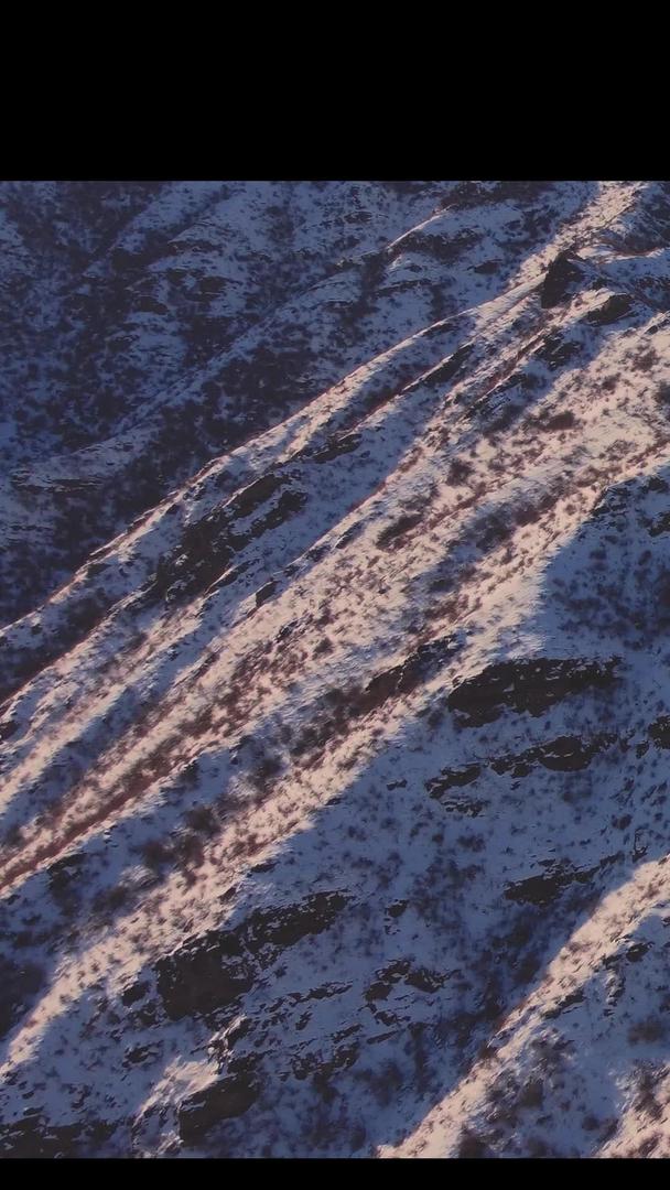 天山雪山航拍视频的预览图