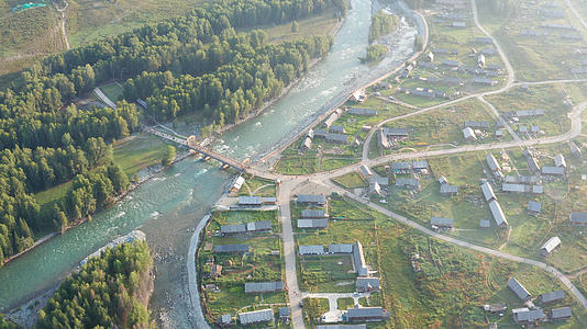 4K航拍新疆旅游风景禾木村落河流视频的预览图