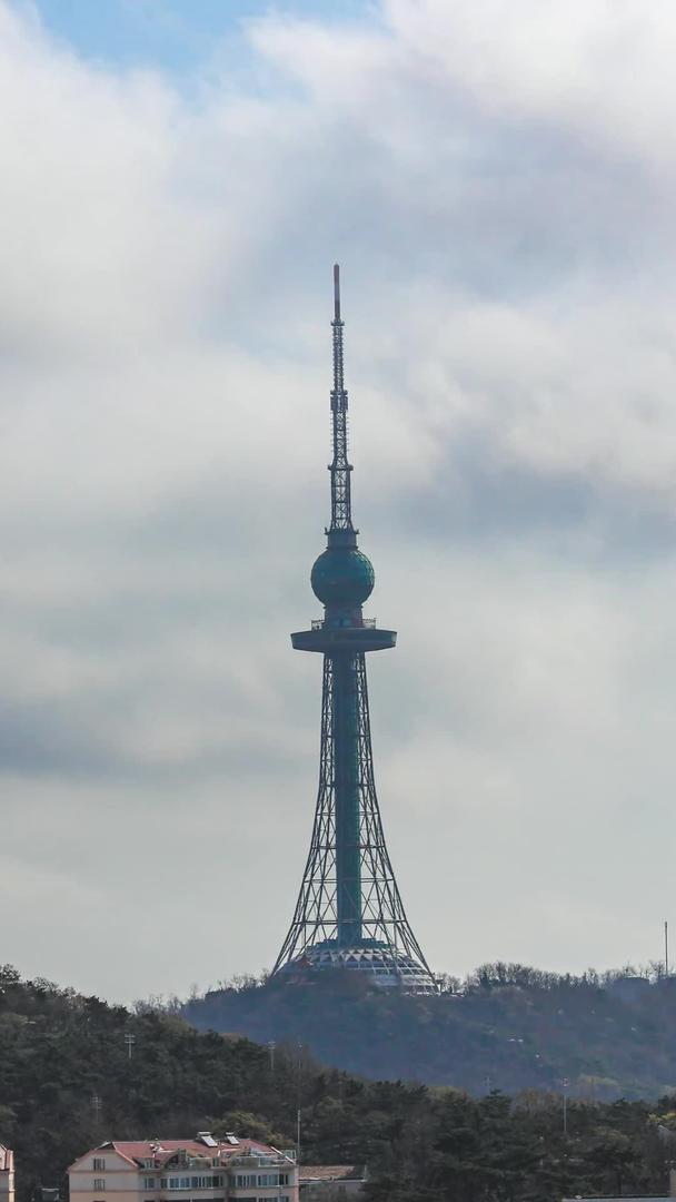 青岛风光延时高耸的电视塔和流云视频的预览图