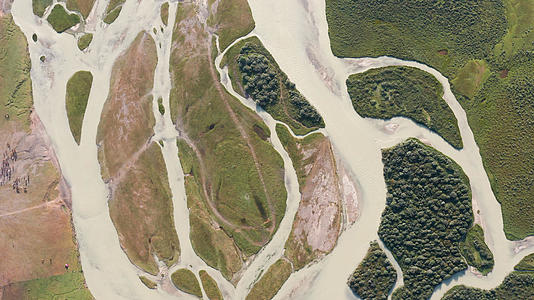4K航拍新疆蜿蜒河流合集视频的预览图