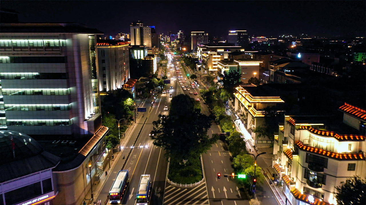 4K航拍扬州夜景交通视频的预览图