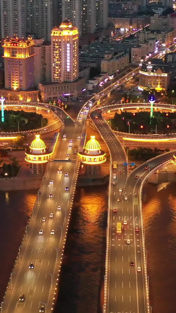 哈尔滨松花江公路大桥夜景航拍视频视频的预览图