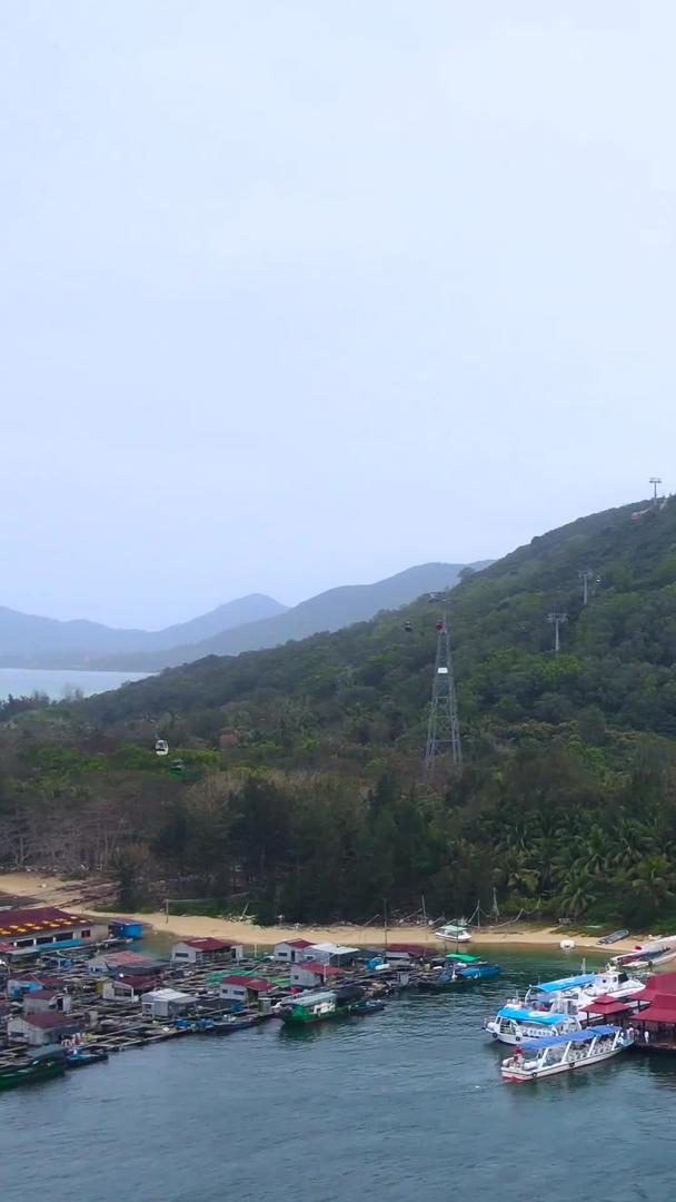 南湾猴岛航拍环绕海南5A风景区视频的预览图