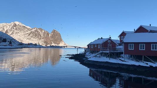 挪威罗弗敦群岛美丽的雷纳渔村视频的预览图