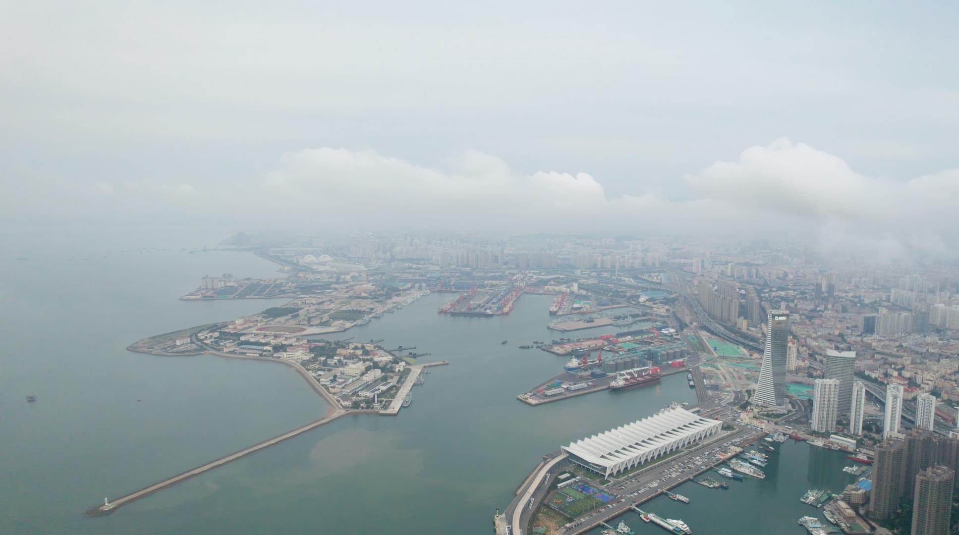 4K航拍青岛港全景视频的预览图