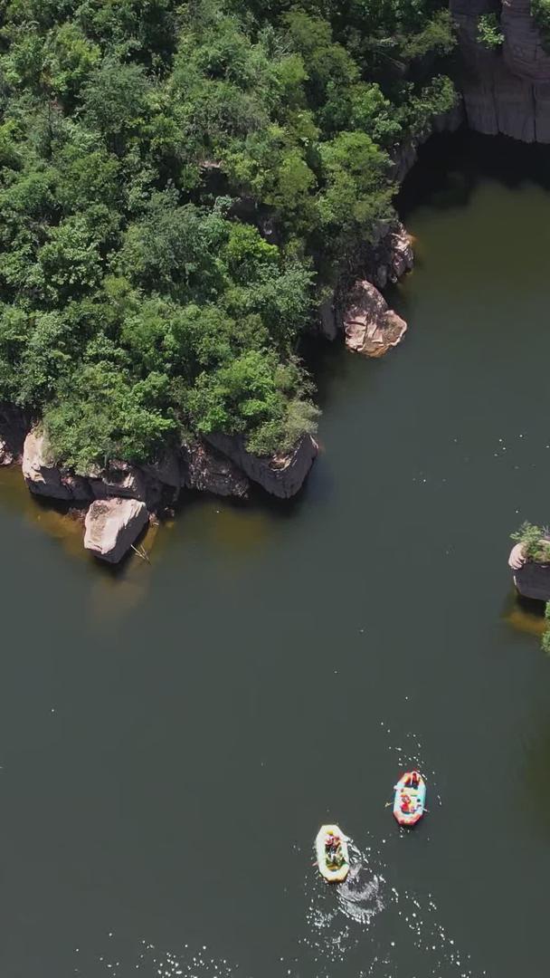 龙山天池航拍5A龙潭大峡谷景区视频的预览图