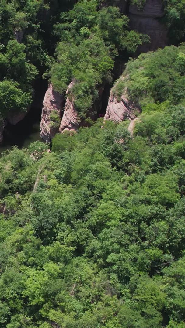 龙山天池航拍5A龙潭大峡谷景区视频的预览图