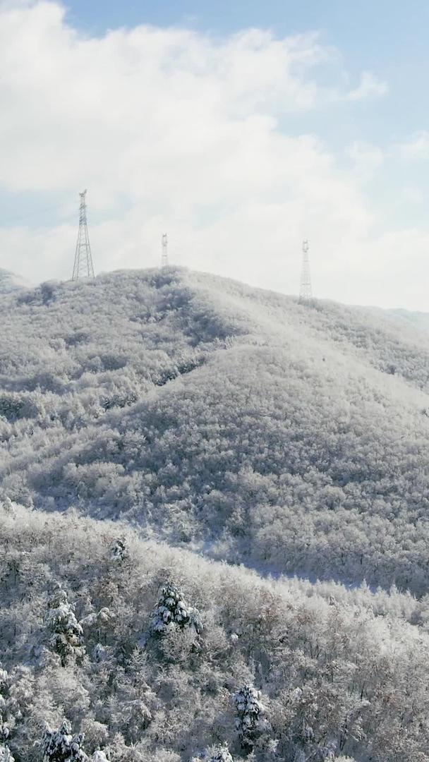 冬天的东北雪山风光视频的预览图