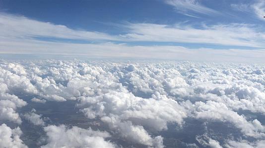 飞机上拍云朵视频的预览图