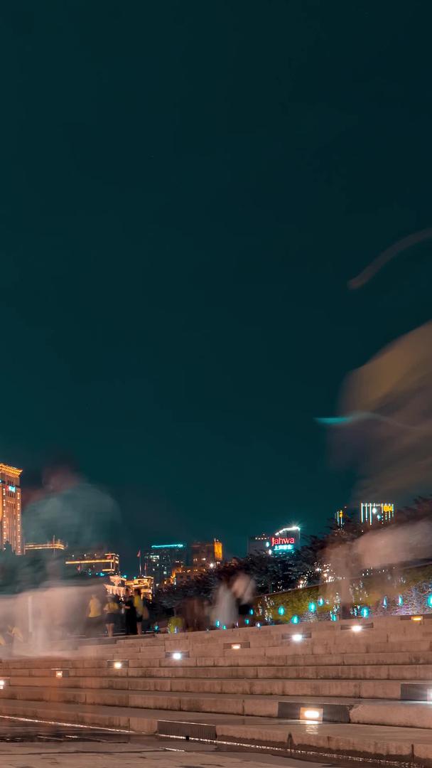 延时上海雨后外滩倒影钟楼6k延时材料视频的预览图