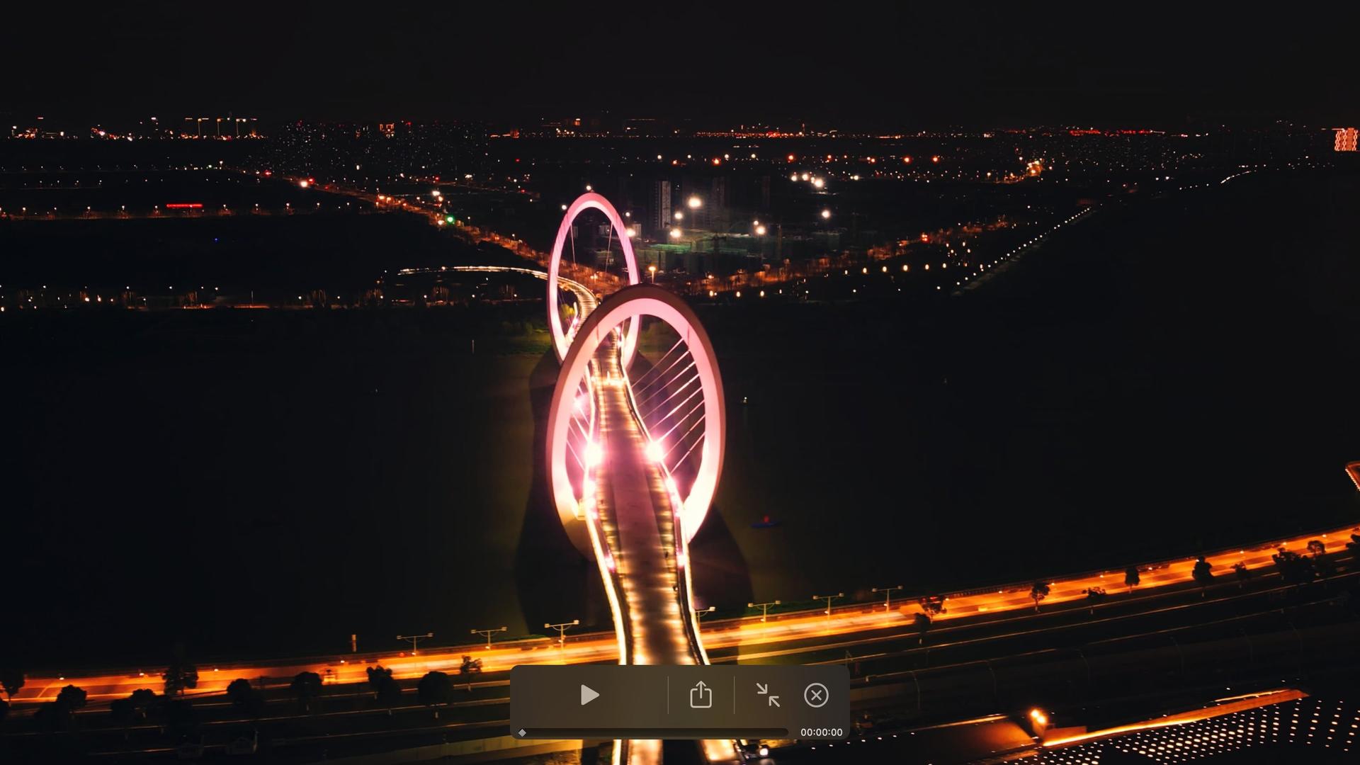 延时航拍南京眼地标视频的预览图
