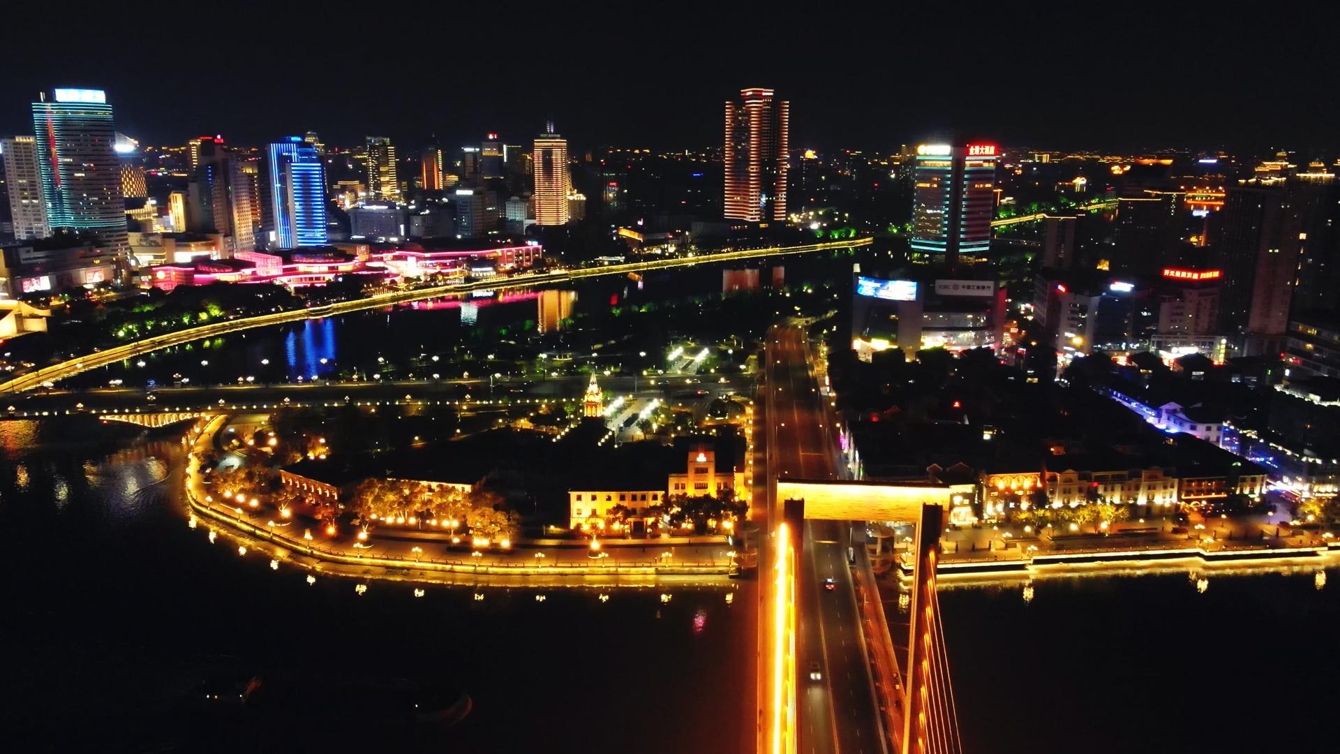 南京航拍跨江大桥到城市cbd视频的预览图