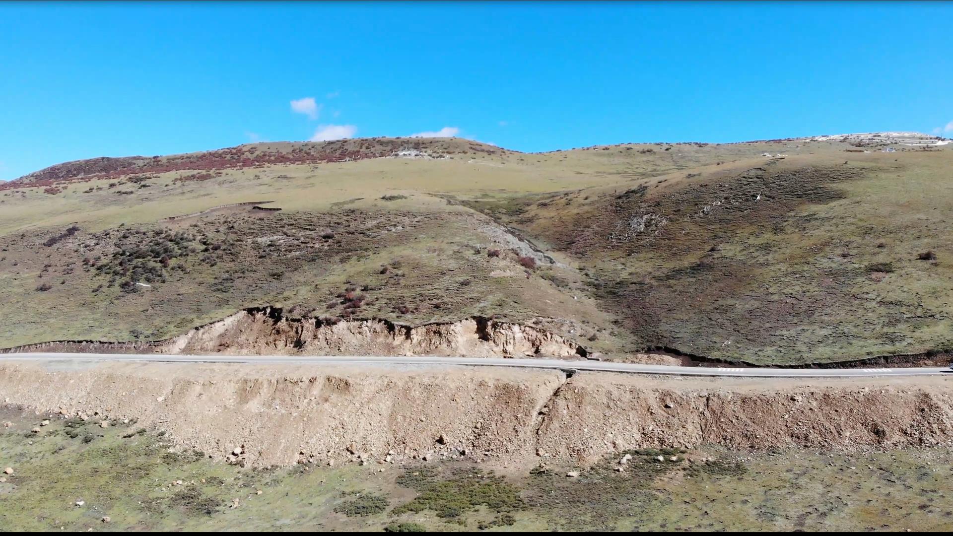 四川甘孜州自驾航拍视频的预览图