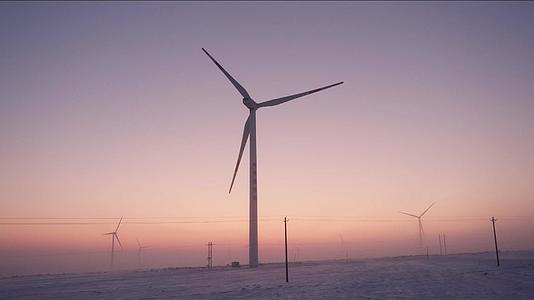 4K新疆风力发电机视频的预览图