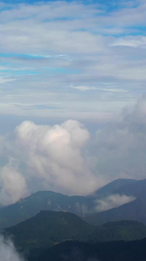 山中云海风光航拍视频视频的预览图