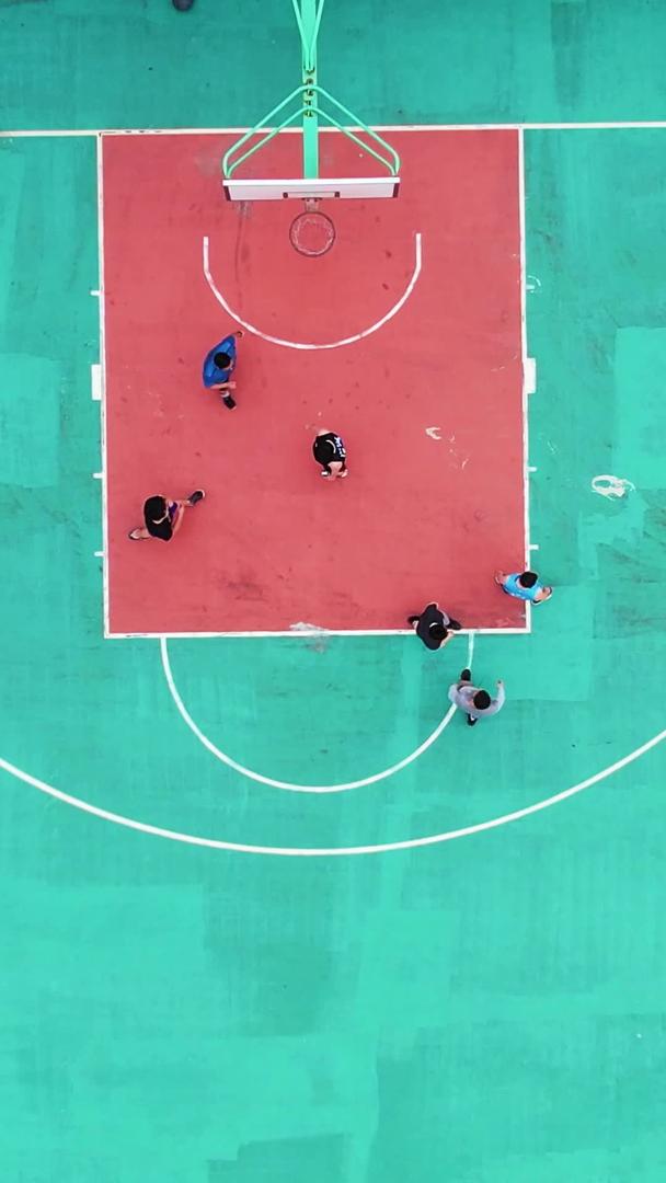 城市校园篮球场比赛运动健身素材视频的预览图