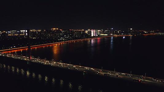航拍2个杭州西兴大桥特写环绕视频的预览图
