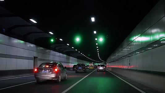 隧道内行驶视角视频的预览图