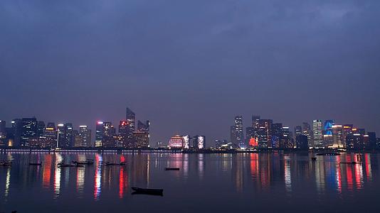 延时钱塘江上杭州CBD灯光秀视频的预览图