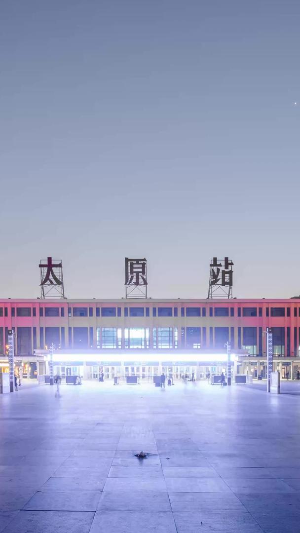百年太原火车站夜间延迟视频的预览图