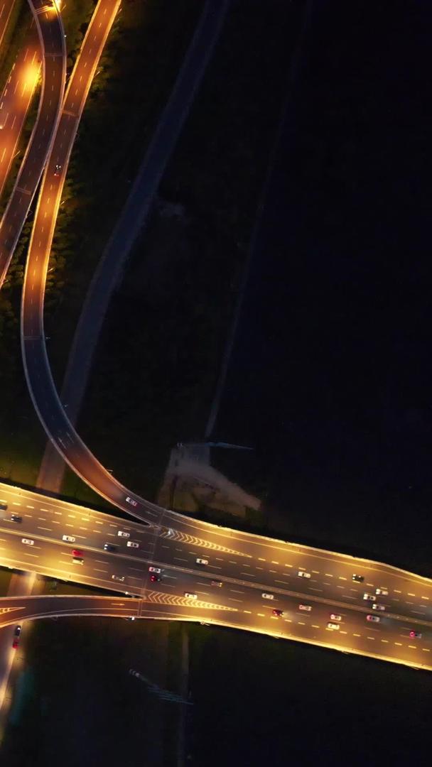 航拍城市夜景交通道路立交桥灯光车流素材视频的预览图