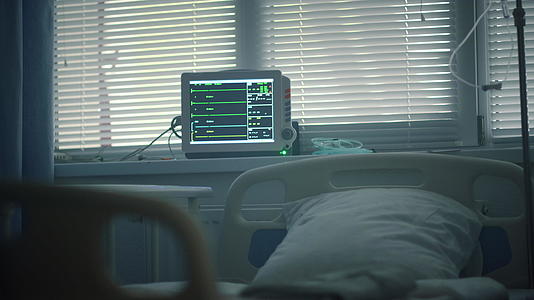 重症监护室床头心跳监测医疗设备视频的预览图
