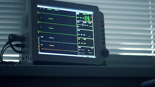 诊所中心率显示的心跳屏幕设备重症监护特写视频的预览图