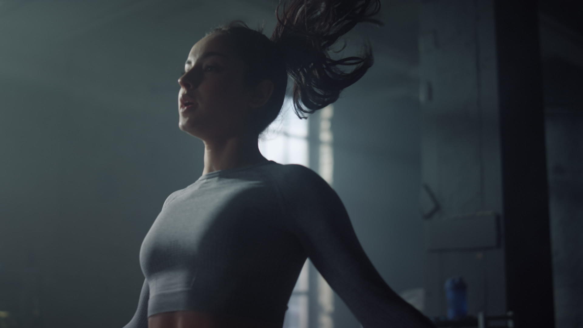 健身女性有氧运动视频的预览图
