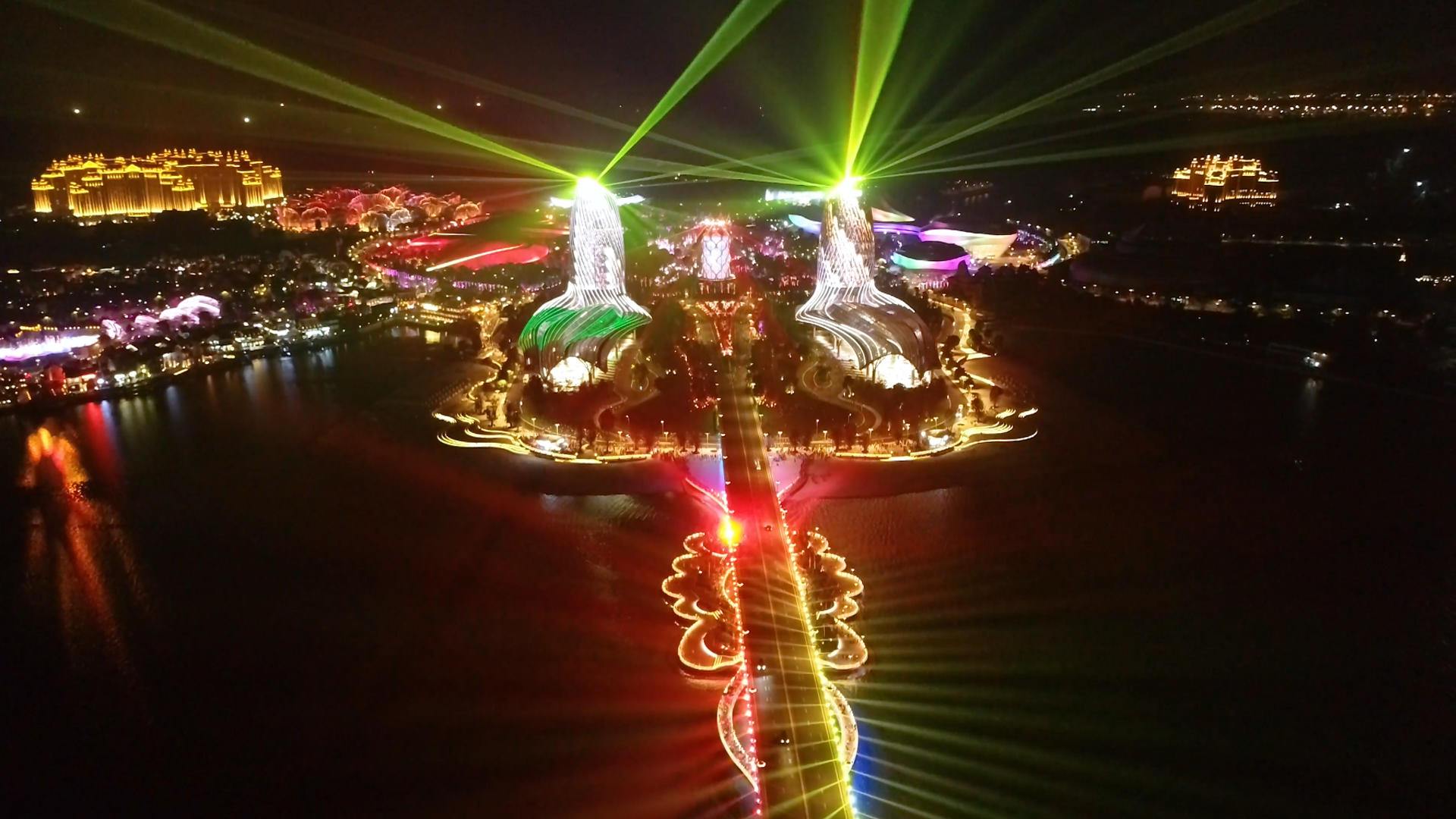 海南海口瞻洲市海花岛夜景灯光秀航拍4K视频的预览图