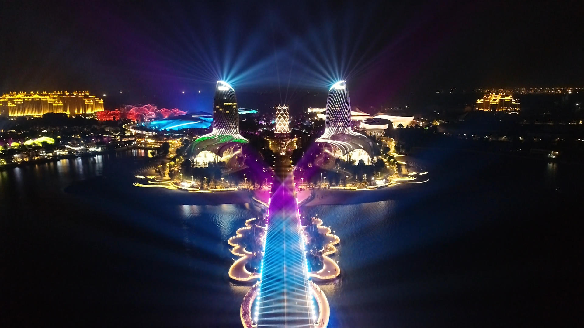 海南海口瞻洲市海花岛夜景灯光秀航拍4K视频的预览图