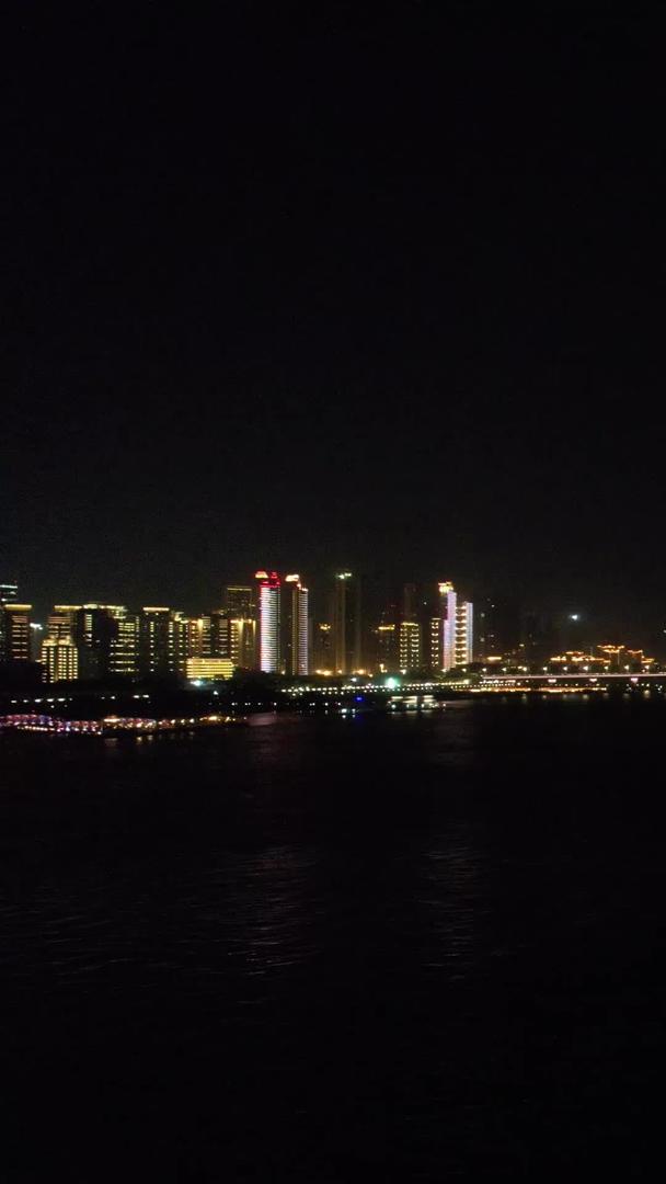 航拍城市旅游长江航行客运游轮知音号素材视频的预览图