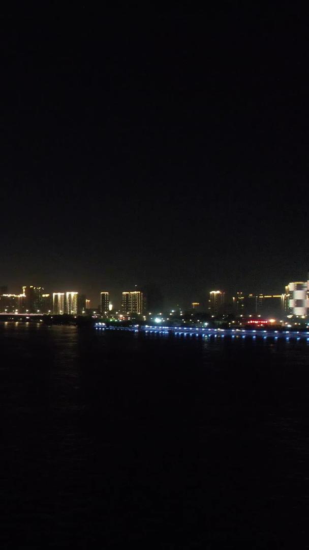 航拍城市旅游长江航行客运游轮知音号素材视频的预览图