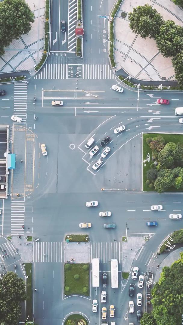 延时摄影城市交通高峰环线堵车素材视频的预览图